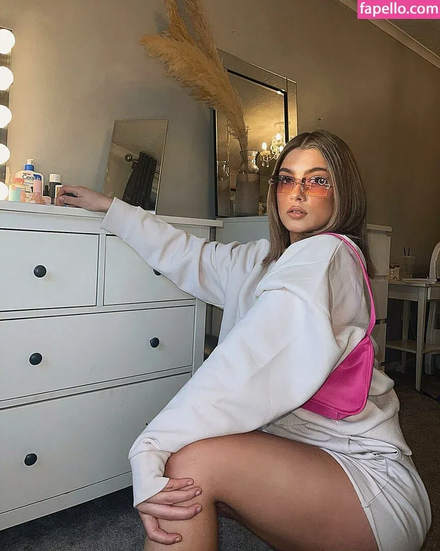 Ellie Couser Onlyfans Photo Gallery 