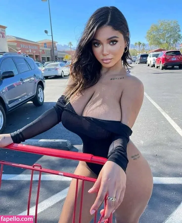 Zarah Heavens Onlyfans Photo Gallery 