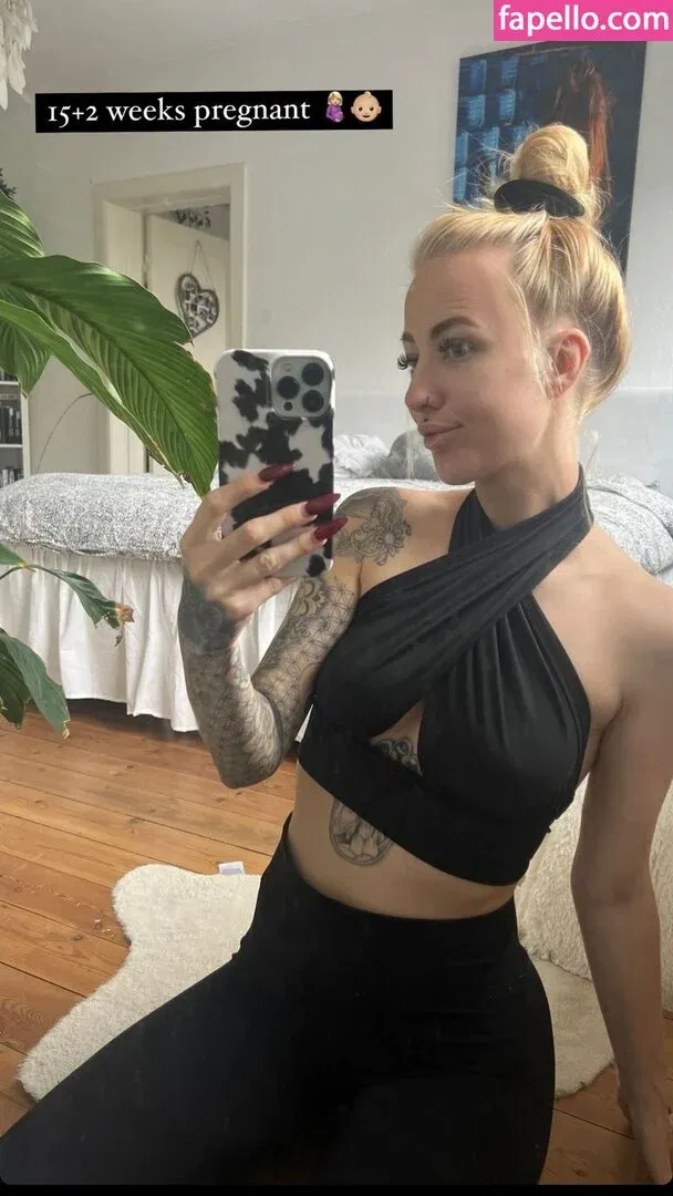 Vanessa | Vaaanesch Onlyfans Photo Gallery 