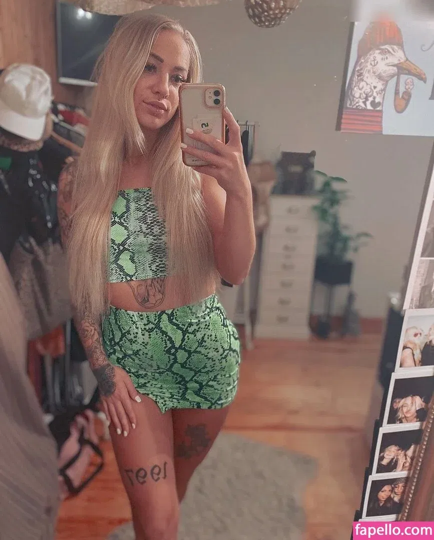 Vanessa | Vaaanesch Onlyfans Photo Gallery 