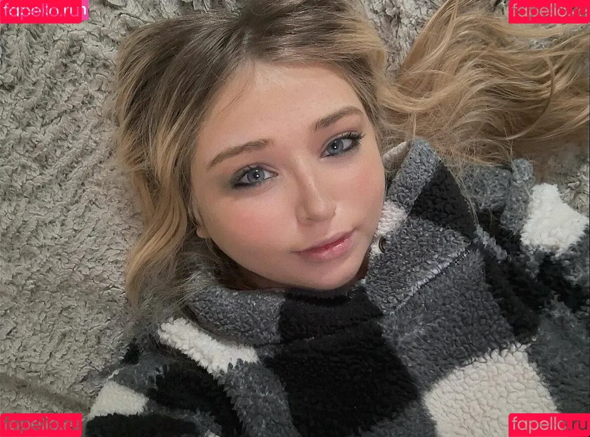Emaliehall Onlyfans Photo Gallery 