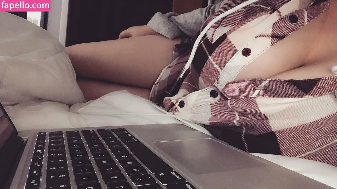 Emaliehall Onlyfans Photo Gallery 