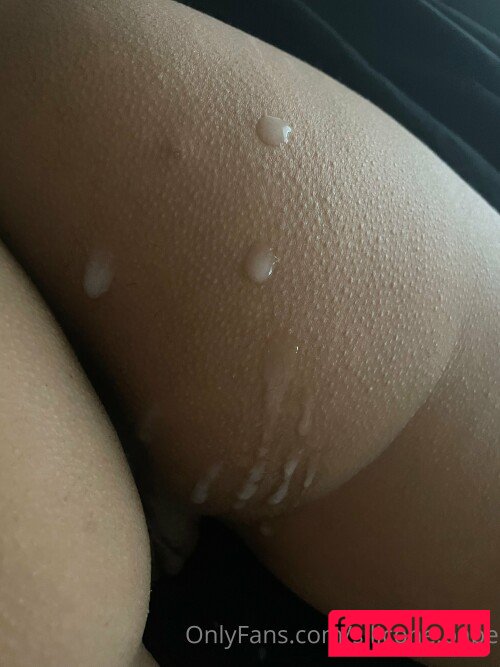 Silicone Babe Nude Onlyfans Photo 24