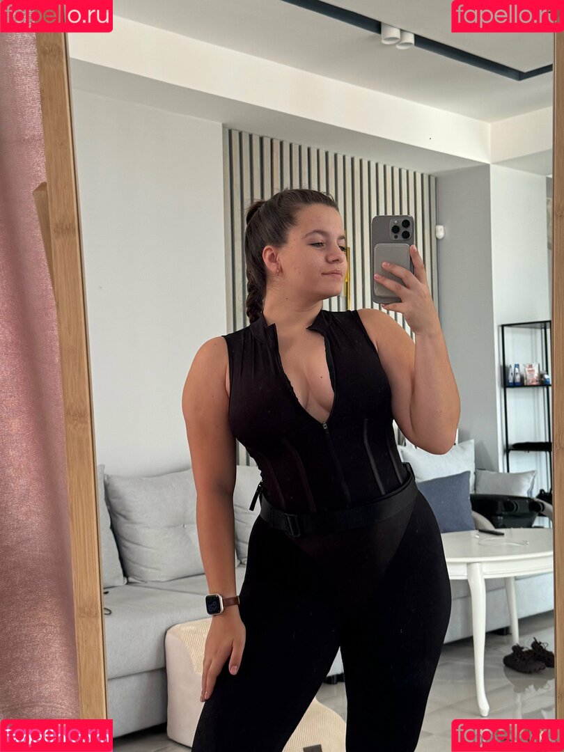 Bar Elias Onlyfans Photo Gallery 