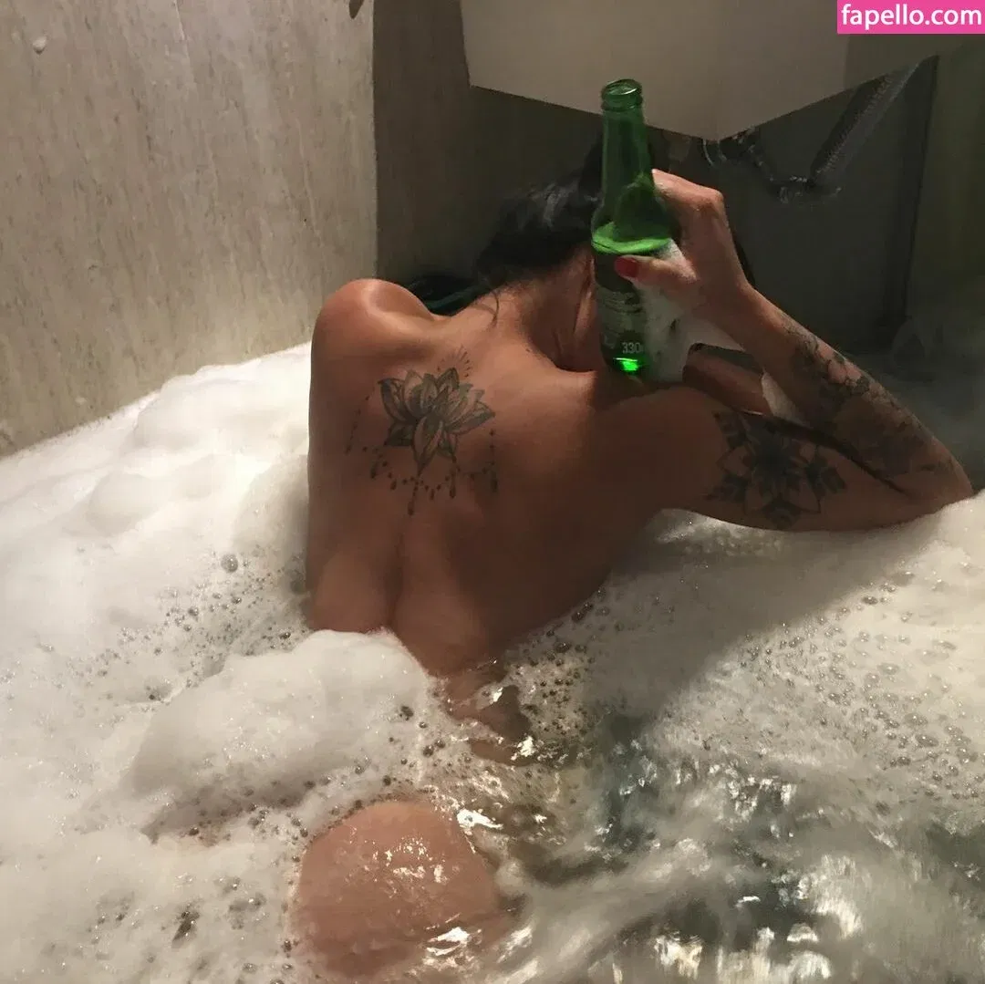 Karen Cristine Onlyfans Photo Gallery 