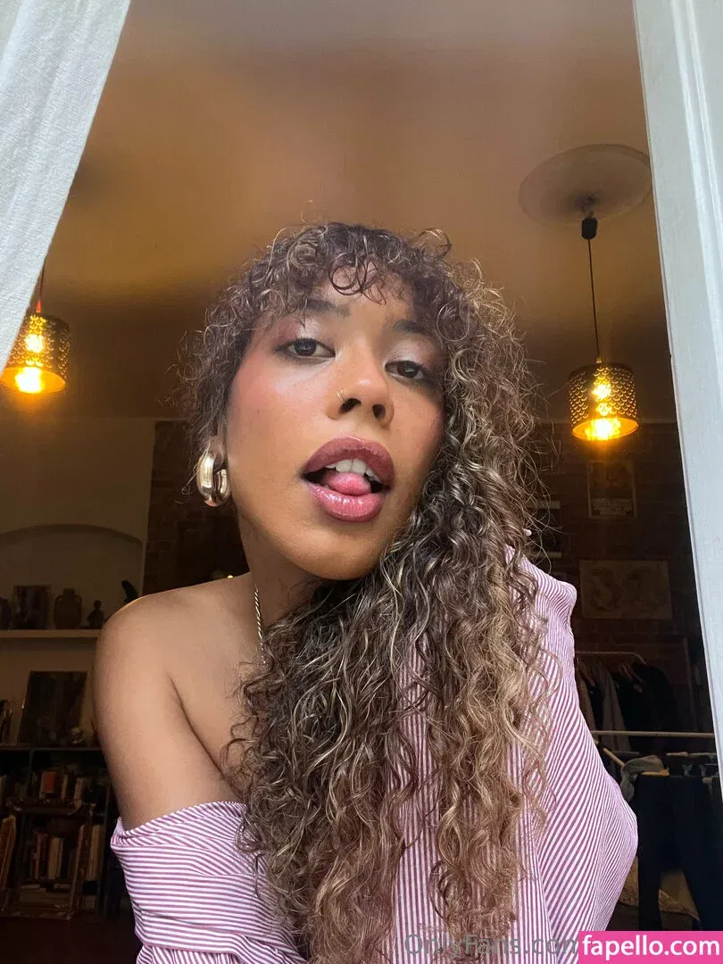 Almamita Onlyfans Photo Gallery 