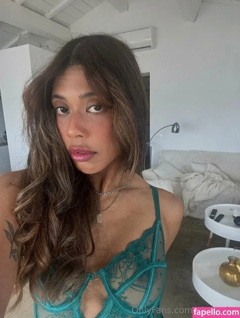 Almamita Onlyfans Photo Gallery 