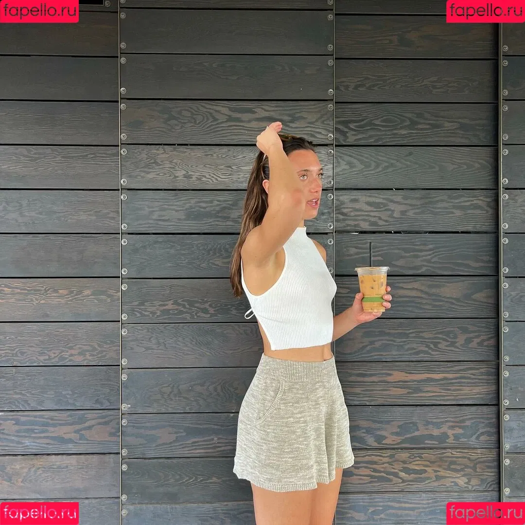 Hannah Meloche Onlyfans Photo Gallery 
