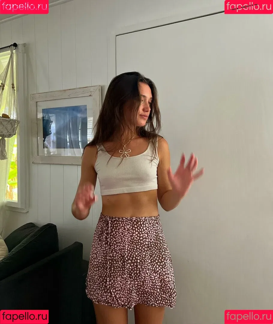 Hannah Meloche Onlyfans Photo Gallery 
