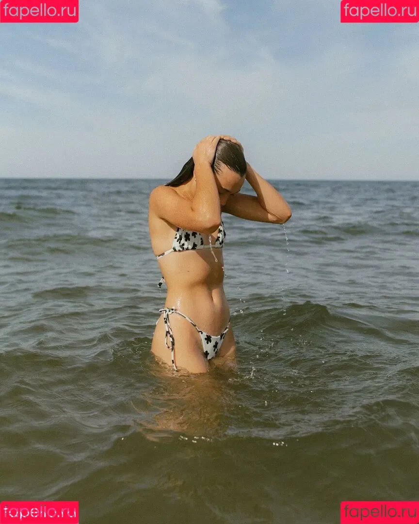 Hannah Meloche Onlyfans Photo Gallery 