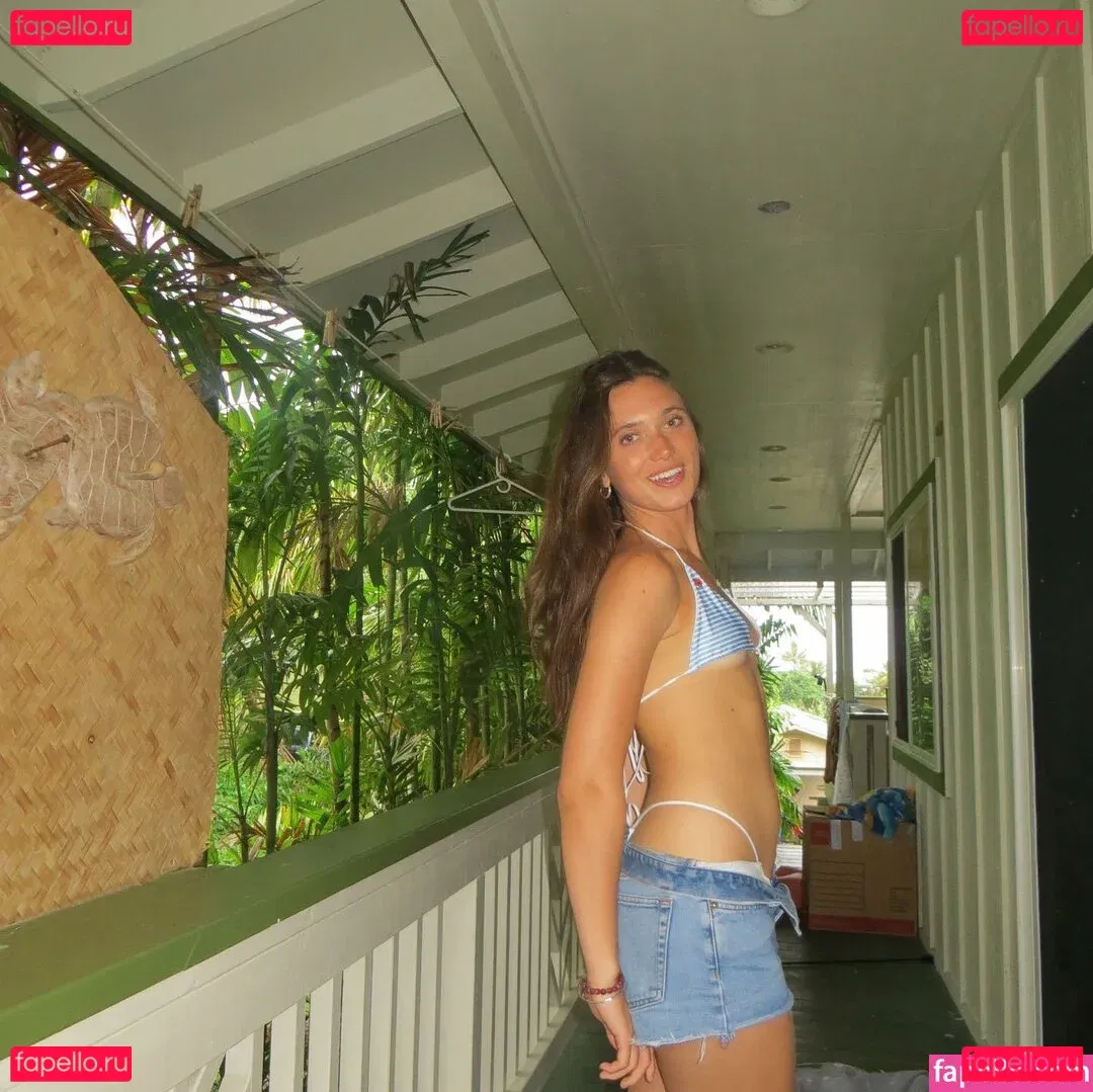 Hannah Meloche Onlyfans Photo Gallery 