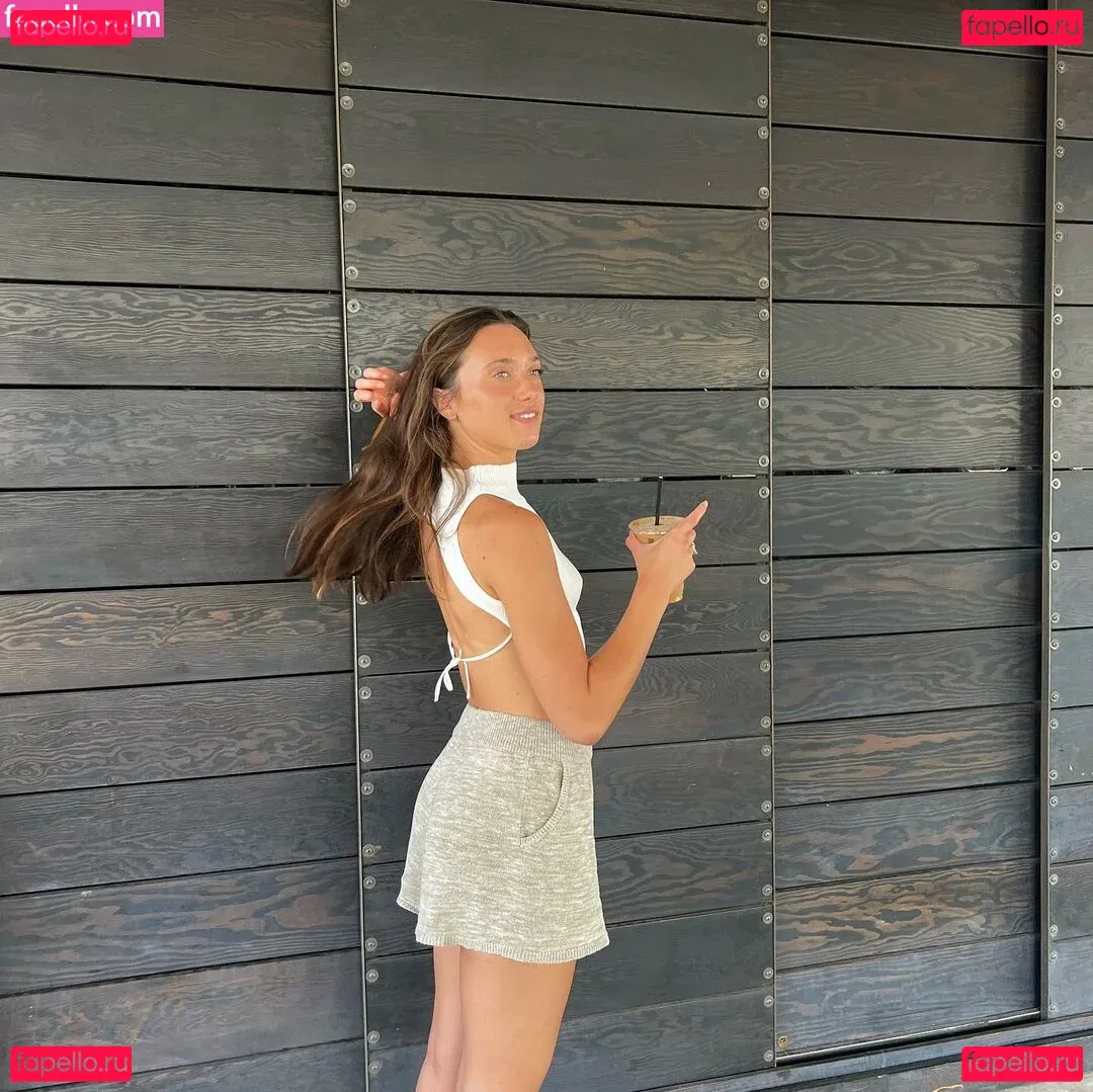 Hannah Meloche Onlyfans Photo Gallery 