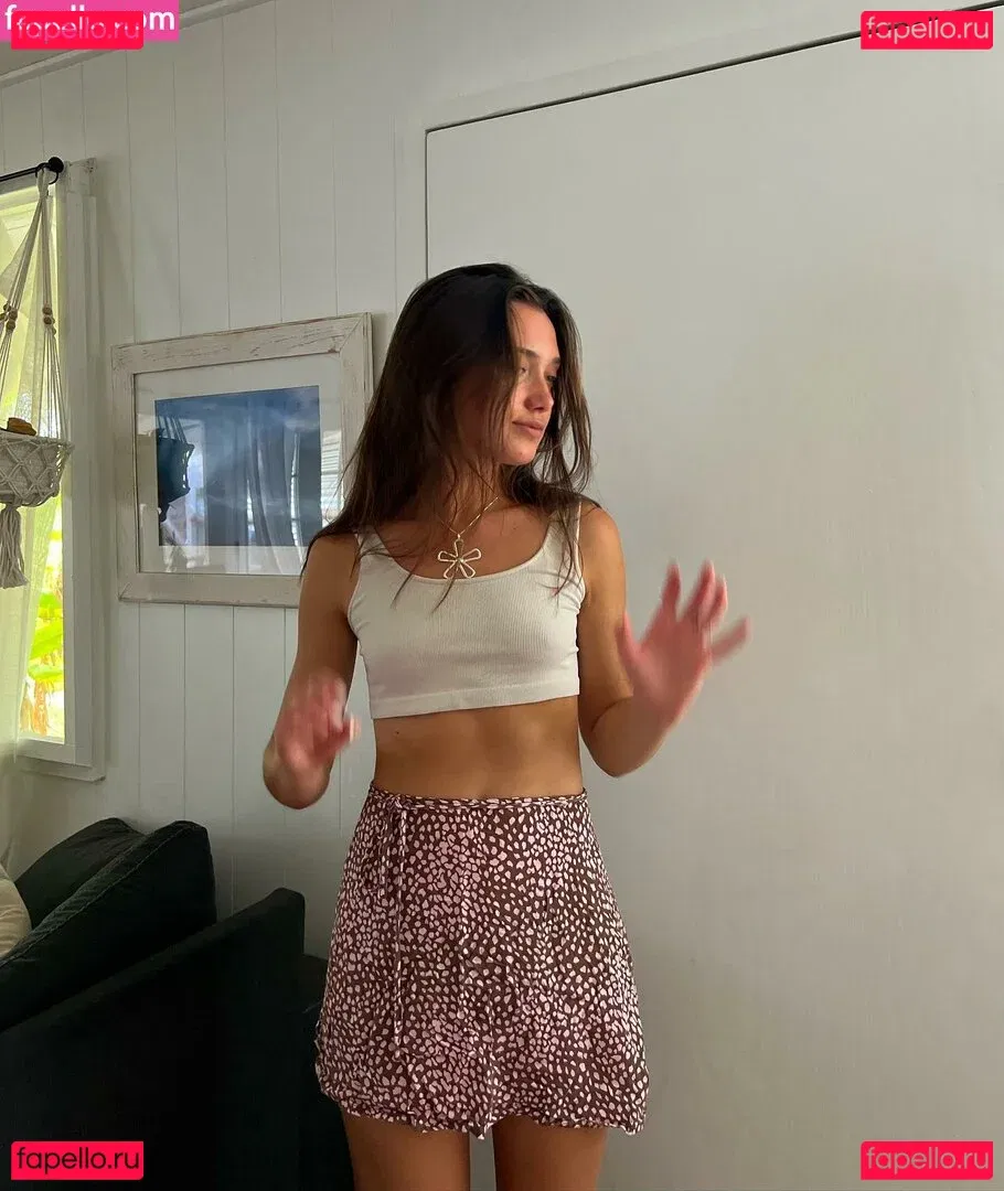 Hannah Meloche Onlyfans Photo Gallery 