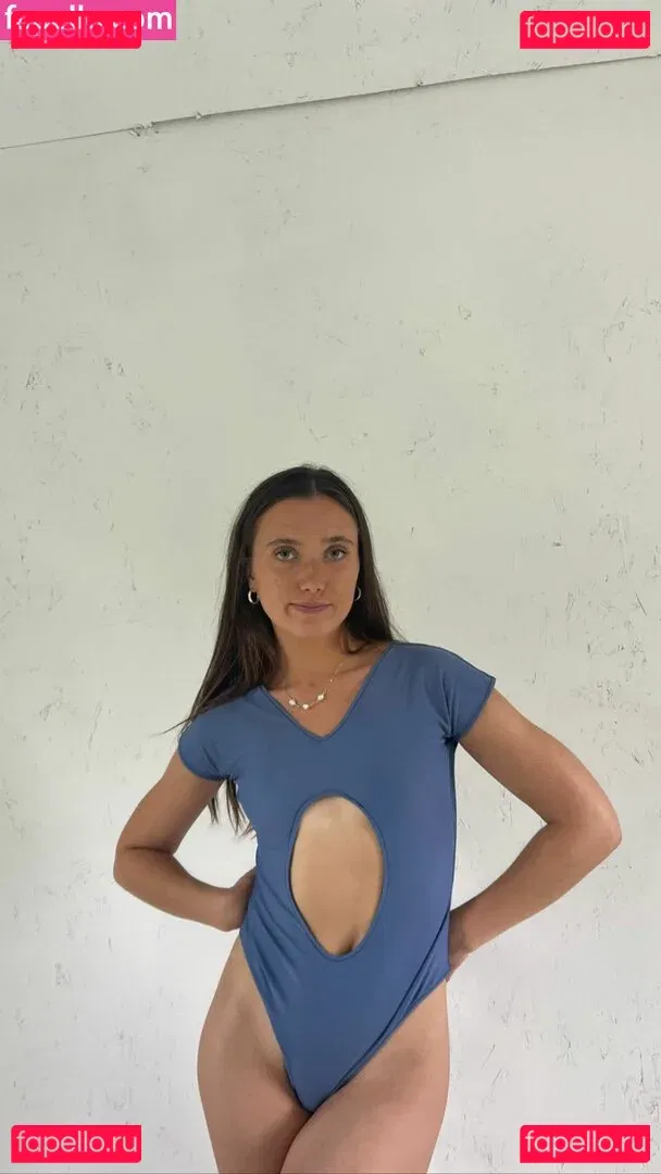 Hannah Meloche Onlyfans Photo Gallery 