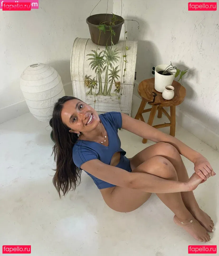 Hannah Meloche Onlyfans Photo Gallery 