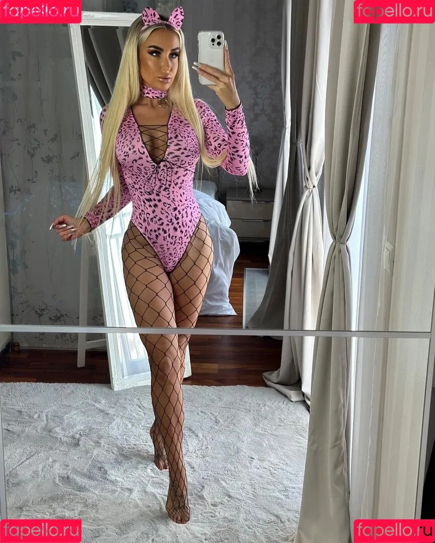 Lucy Sea Onlyfans Photo Gallery 