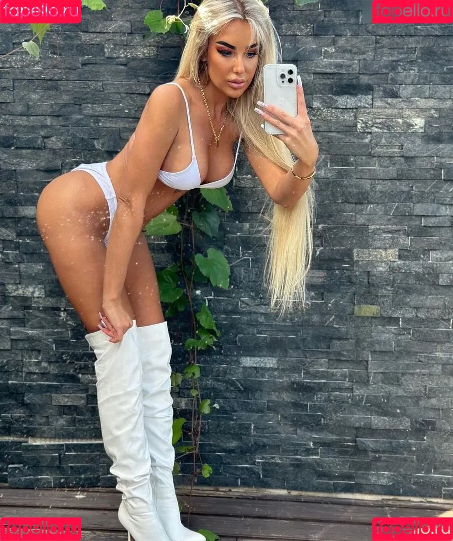 Lucy Sea Onlyfans Photo Gallery 