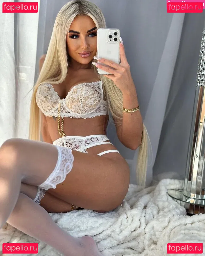 Lucy Sea Onlyfans Photo Gallery 