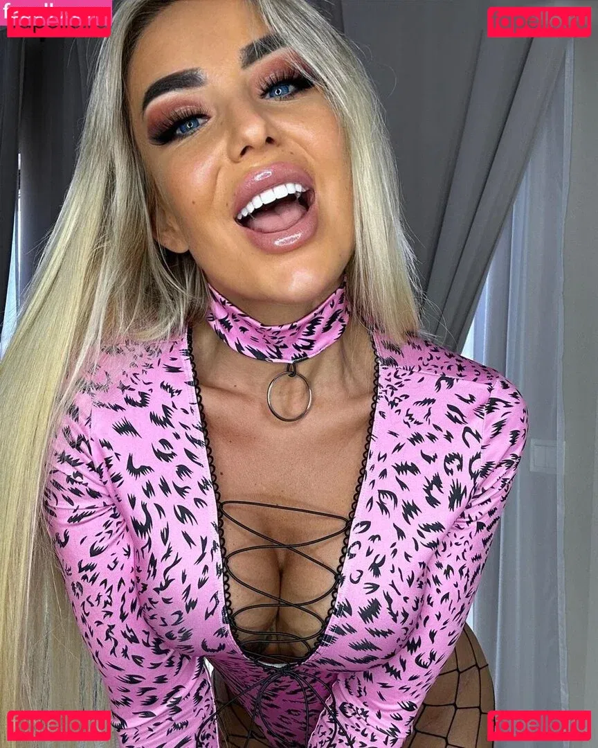 Lucy Sea Onlyfans Photo Gallery 