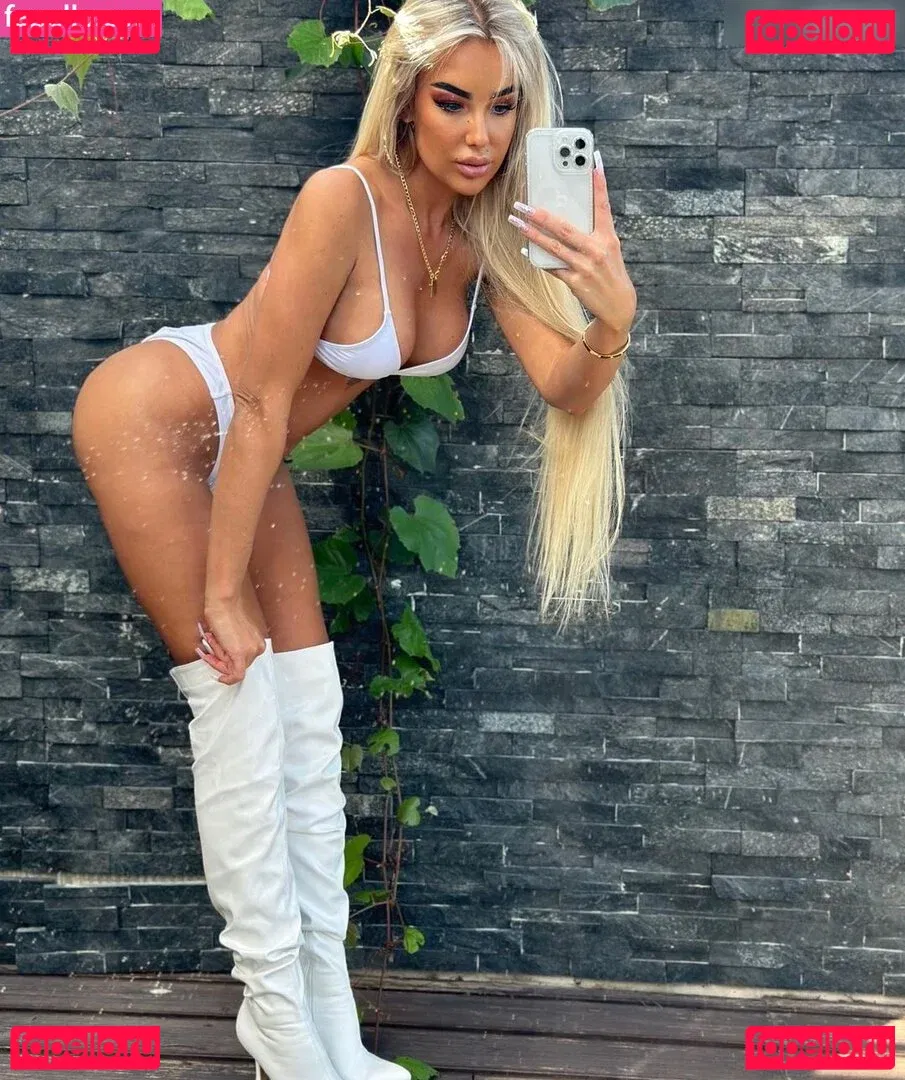 Lucy Sea Onlyfans Photo Gallery 