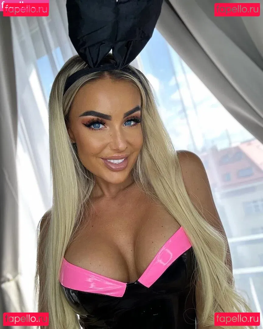 Lucy Sea Onlyfans Photo Gallery 