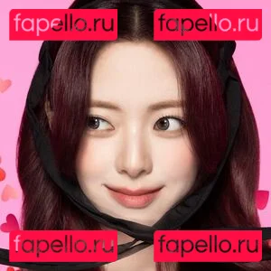 Yuna - ITZY (유나, Shin Yu Na) Onlyfans Photo Gallery 