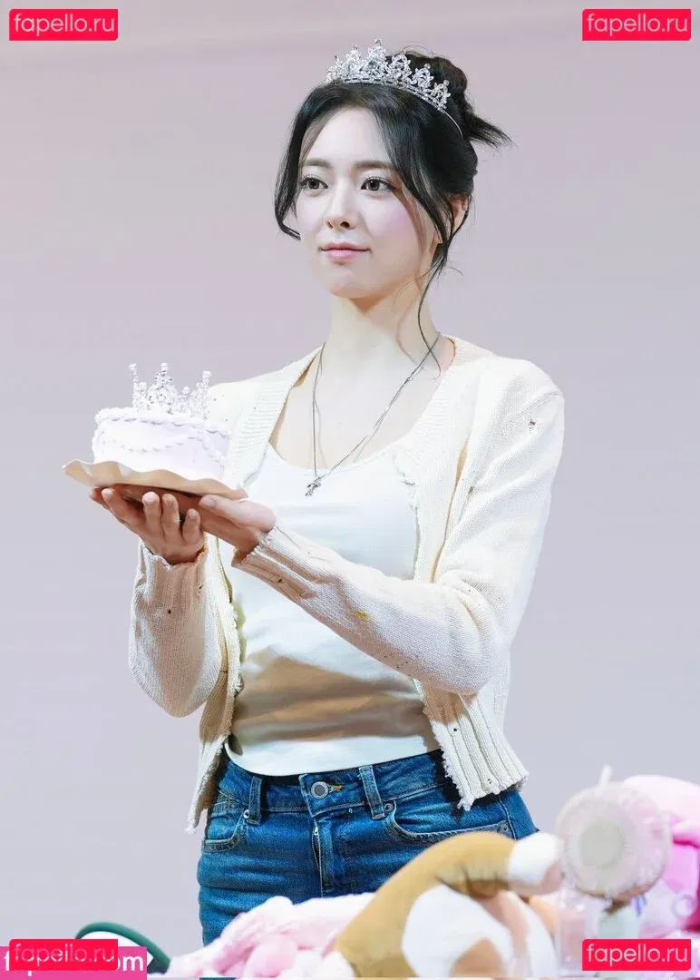 Yuna - ITZY (유나, Shin Yu Na) Onlyfans Photo Gallery 