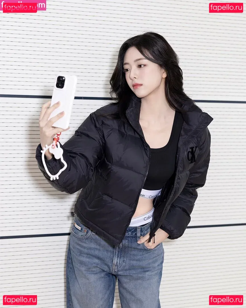 Yuna - ITZY (유나, Shin Yu Na) Onlyfans Photo Gallery 