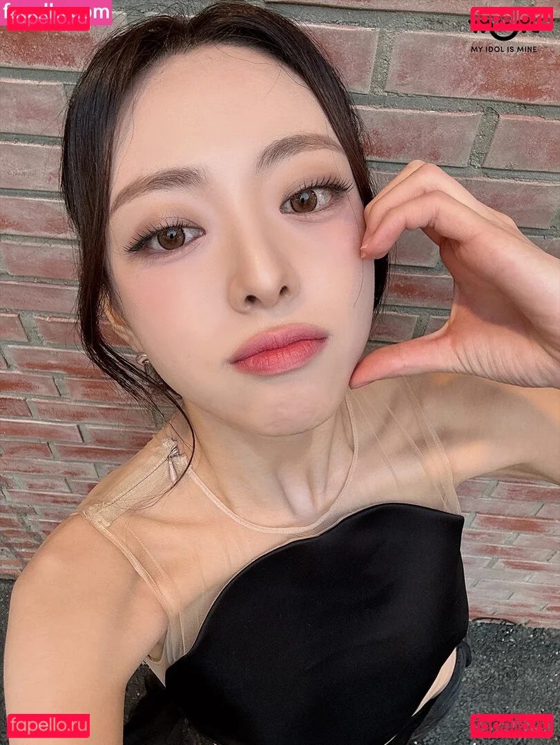 Yuna - ITZY (유나, Shin Yu Na) Onlyfans Photo Gallery 