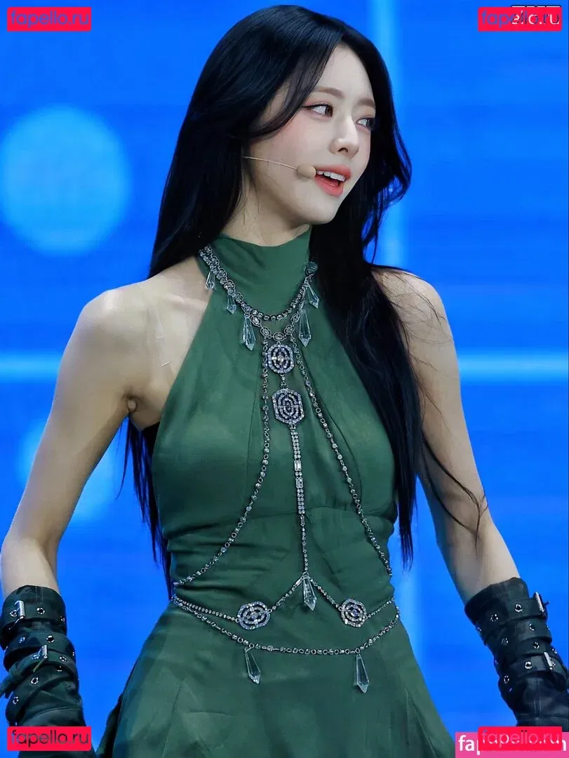 Yuna - ITZY (유나, Shin Yu Na) Onlyfans Photo Gallery 