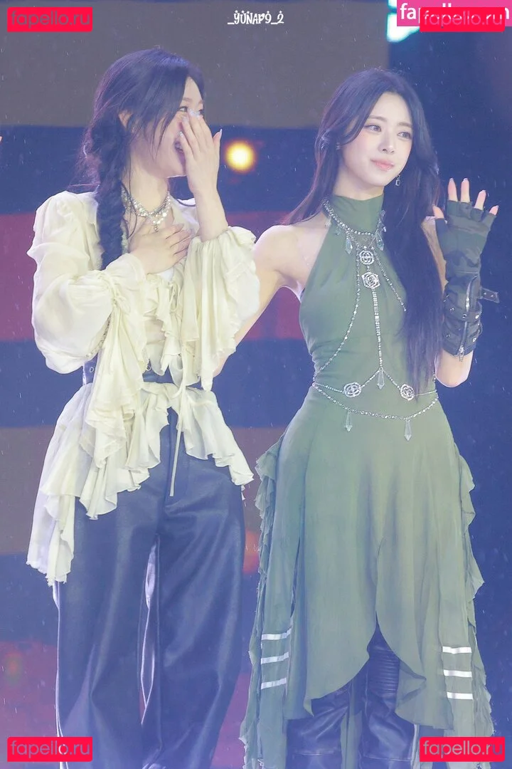 Yuna - ITZY (유나, Shin Yu Na) Onlyfans Photo Gallery 