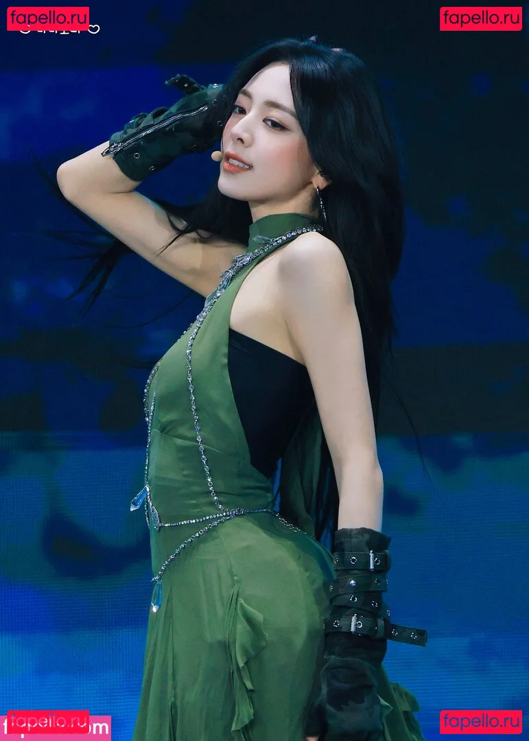 Yuna - ITZY (유나, Shin Yu Na) Onlyfans Photo Gallery 