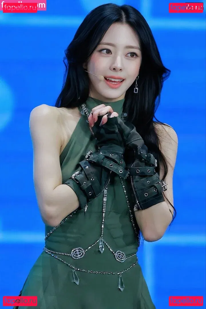 Yuna - ITZY (유나, Shin Yu Na) Onlyfans Photo Gallery 