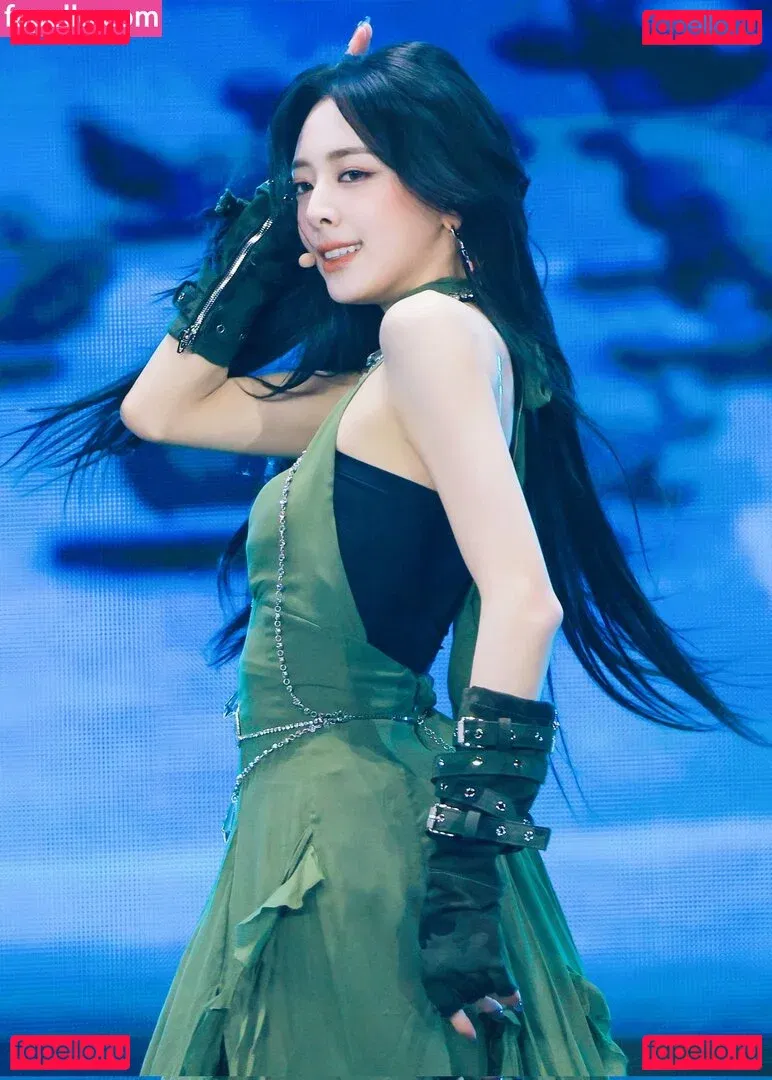 Yuna - ITZY (유나, Shin Yu Na) Onlyfans Photo Gallery 