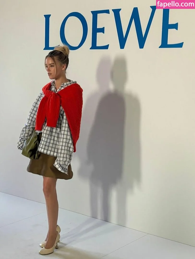 Milly Alcock Onlyfans Photo Gallery 