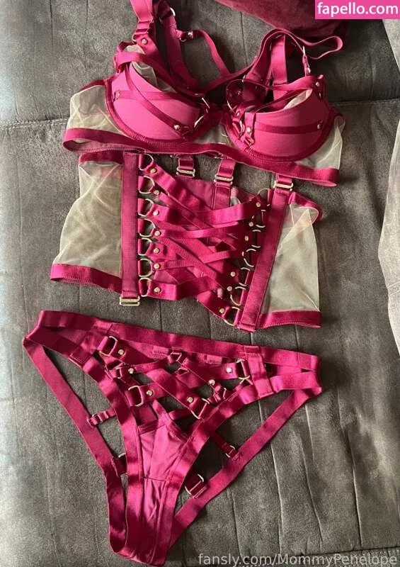 Mommy Penelope Onlyfans Photo Gallery 