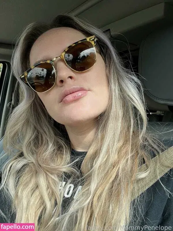 Mommy Penelope Onlyfans Photo Gallery 