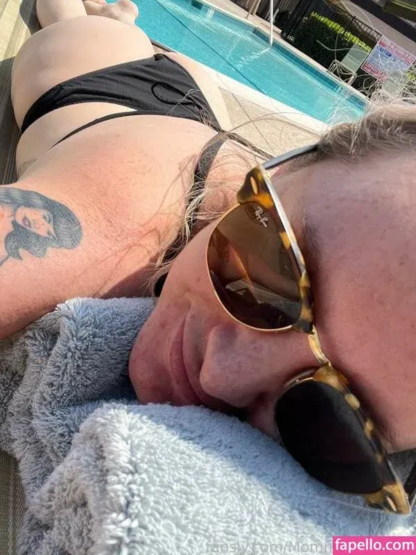 Mommy Penelope Onlyfans Photo Gallery 