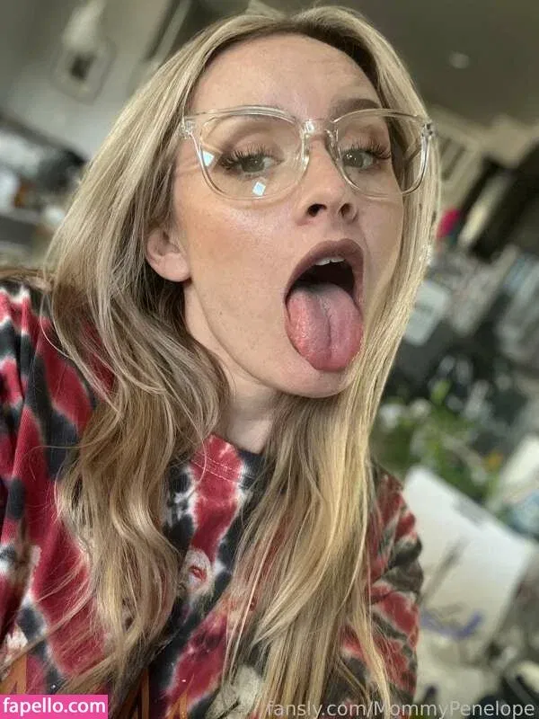 Mommy Penelope Onlyfans Photo Gallery 
