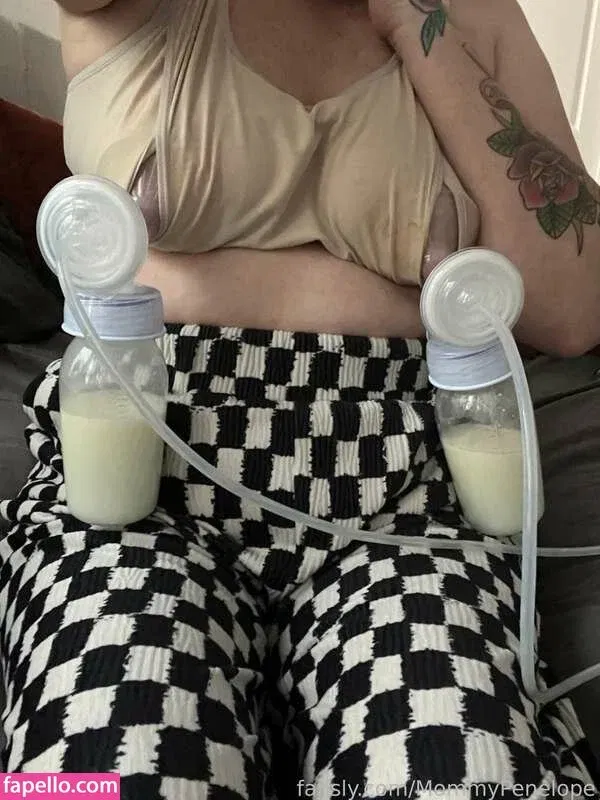 Mommy Penelope Onlyfans Photo Gallery 