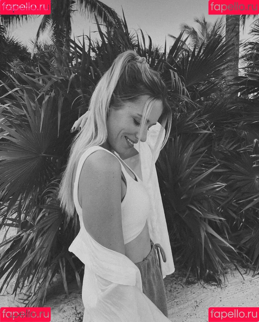 Vanessa Meisinger Onlyfans Photo Gallery 