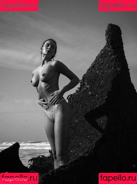 ann.cornel Onlyfans Photo Gallery 