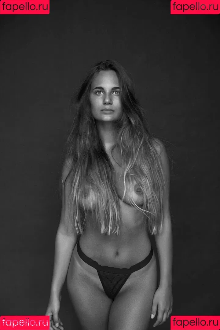 ann.cornel Onlyfans Photo Gallery 