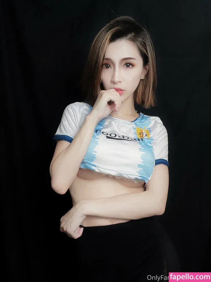 nianlin Onlyfans Photo Gallery 