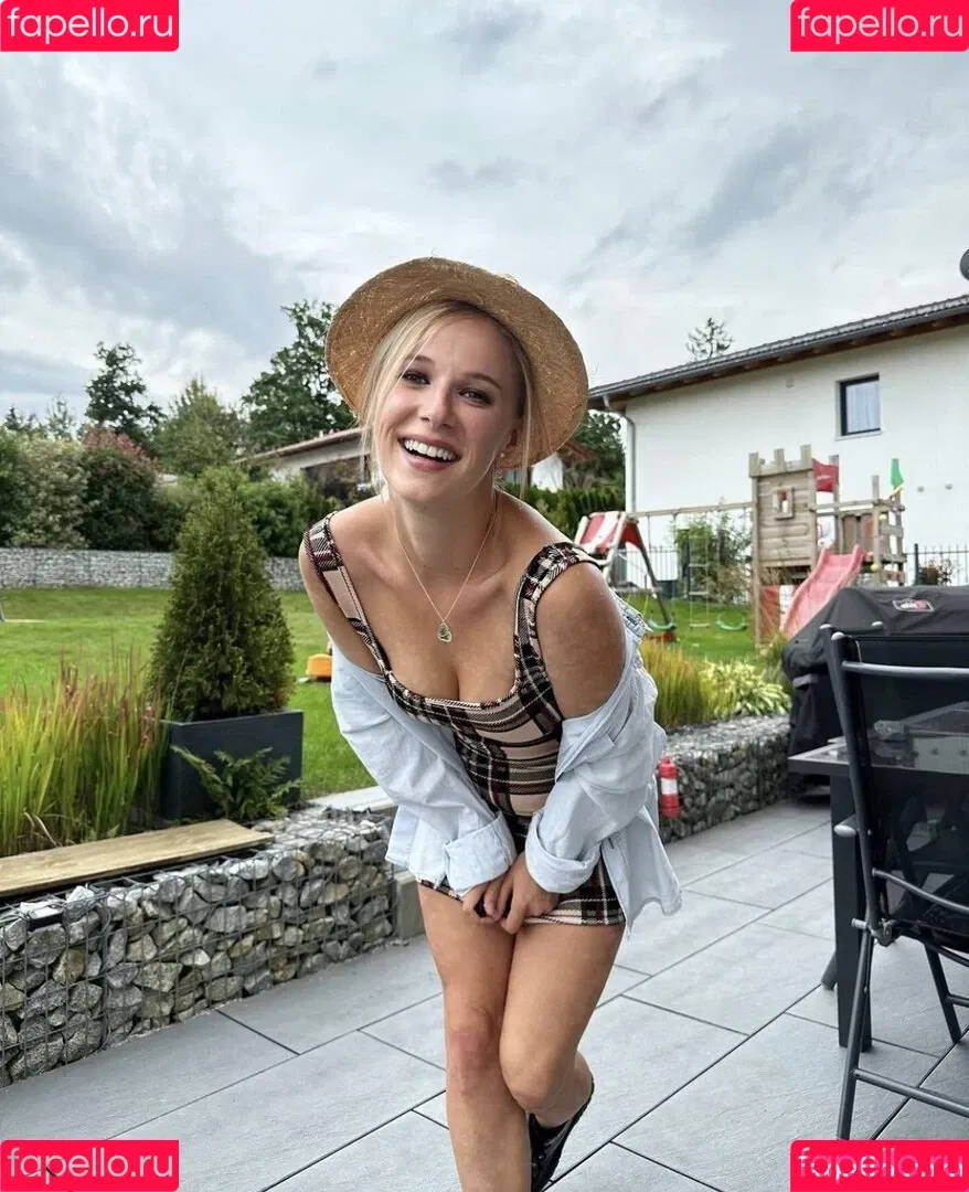 Carina Tong Onlyfans Photo Gallery 