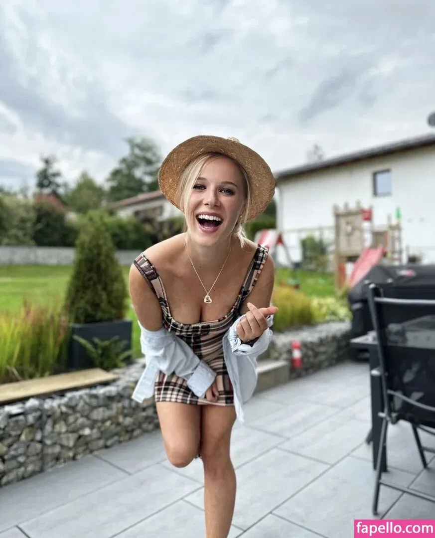 Carina Tong Onlyfans Photo Gallery 