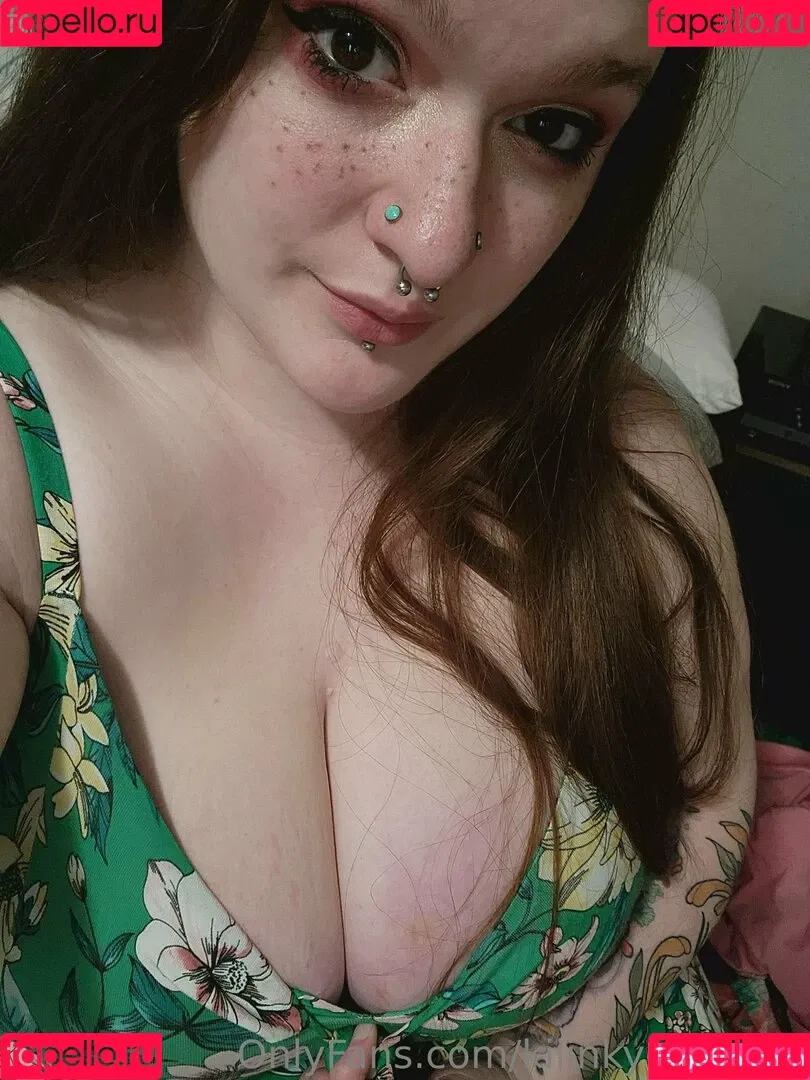 kiiinkygoddess Onlyfans Photo Gallery 