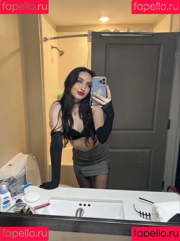 beebee Onlyfans Photo Gallery 