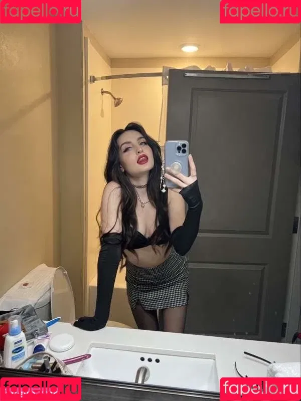 beebee Onlyfans Photo Gallery 