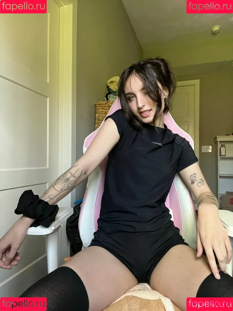 beebee Onlyfans Photo Gallery 
